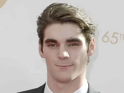 Fallece a los 34 años el actor RJ Mitte en Texas