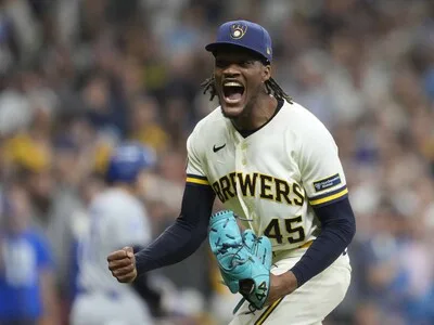 Dodgers buscan evitar eliminación ante Cerveceros en Serie de Campeonato