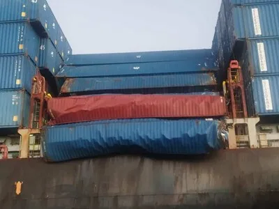 Contenedores con mercancía caen al mar en ruta hacia República Dominicana
