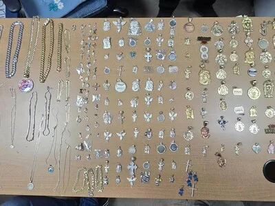 Roban mercancía valorada en 1.4 millones de pesos en joyería santiaguera