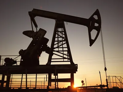 Petróleo WTI sube tras inesperada caída en reservas de Estados Unidos