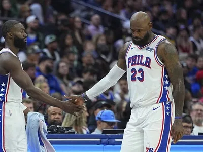 LeBron James inicia su temporada 24 buscando el anillo con Filadelfia