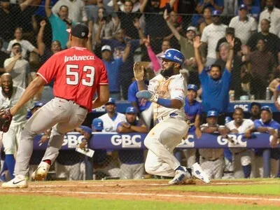 Emilio Bonifacio rompe récord, Licey le gana al Escogido