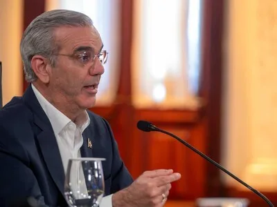 Abinader admite deficiencias en la comunicación sobre cálculo de tarifa eléctrica