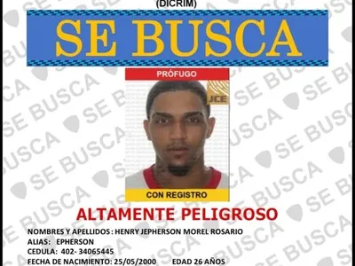 Buscan a hombre vinculado a robo de joyería en Santiago