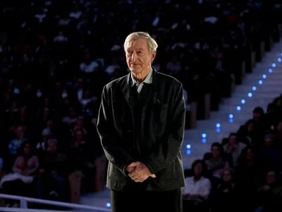 Inteligencia artificial y Julian Barnes en Oviedo