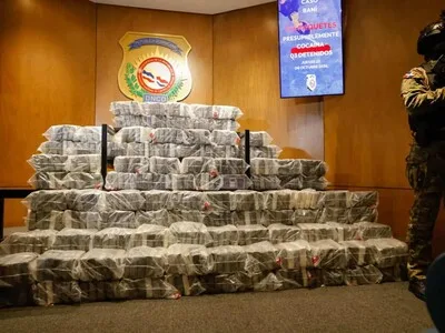 Ocupan 555 paquetes de presunta cocaína en Baní