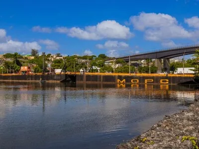 Puente flotante sobre el río Ozama cerrará este sábado por embarcación