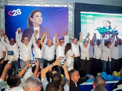 Carolina Mejía oficializa equipos de campaña en la circunscripción 3 capitalina