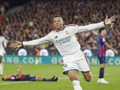 Mbappé guía al Real Madrid a una victoria clave en Barcelona