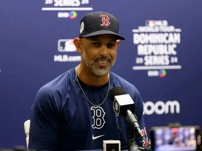 Alex Cora atribuye su despido de Boston al mal pitcheo inicial