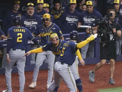 Cerveceros de Milwaukee a un triunfo de su primer título mundial