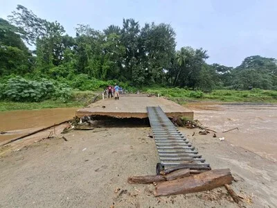 Colapsa puente en construcción sobre el río Ozama en Monte Plata