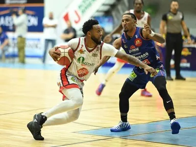 San Sebastián toma ventaja en semifinal del Baloncesto Superior de Espaillat